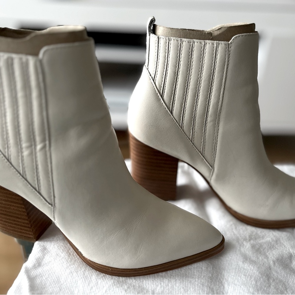 EUC Marc Fisher Ivory Booties Sz5